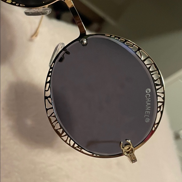 CHANEL Women\'s Sunglasses with Gold Frame and Black Lenses main image 5